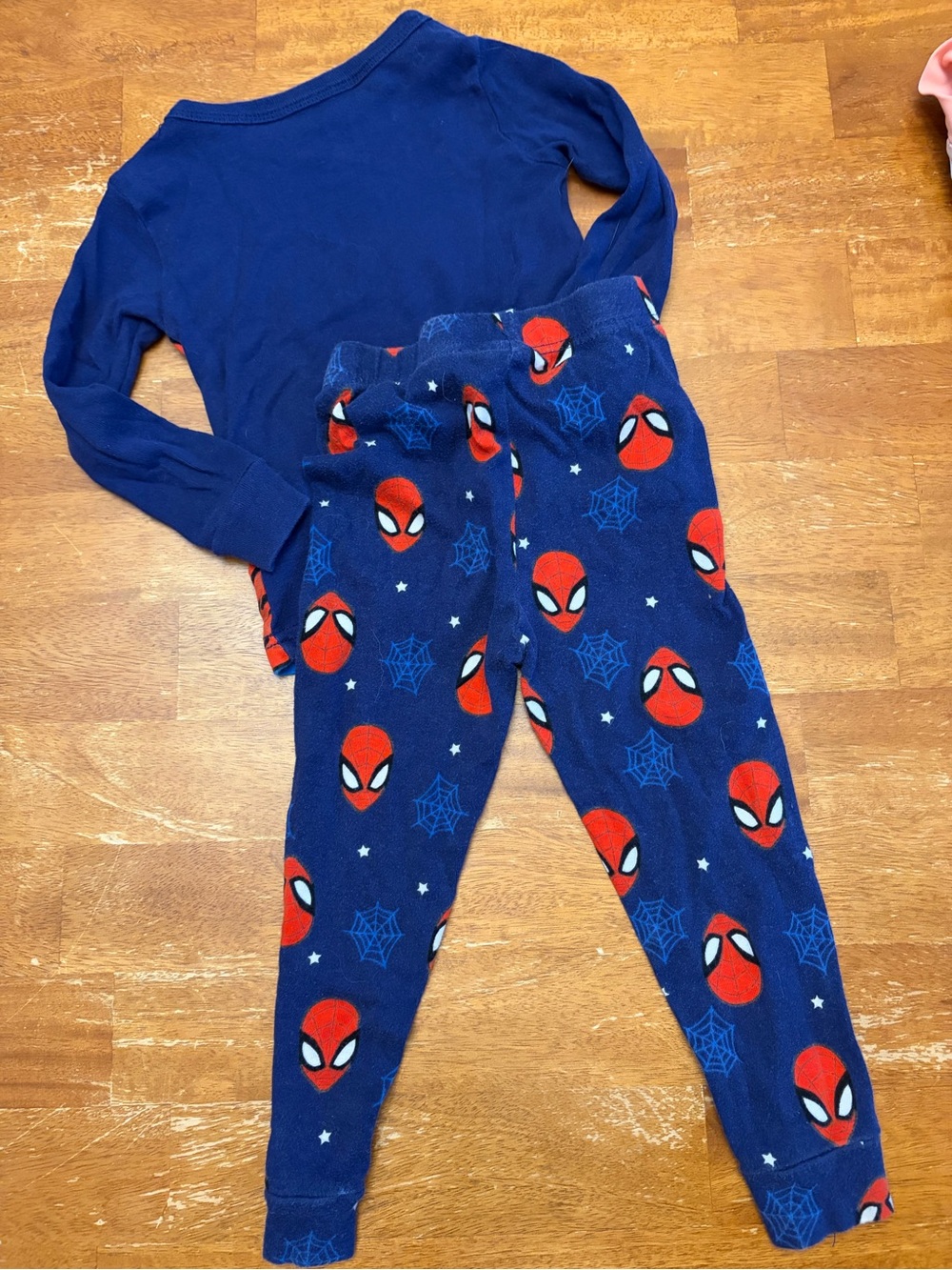 Two pair Kids Spider-Man Pajama Sets - Red, Navy, Black - Picture 4 of 10